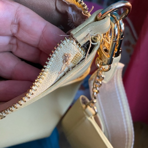 Anne Klein Butter Cream Yellow Purse w/shoulder strap - Picture 13 of 16